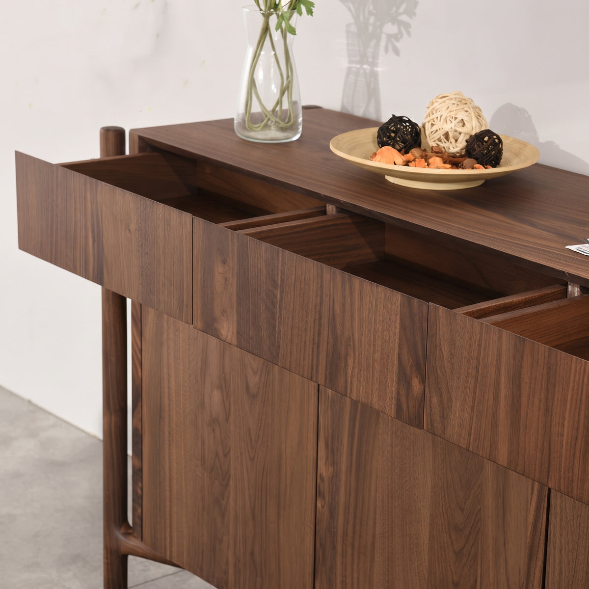 Buffet en noyer massif à structure apparente 3 portes, 120 à 160 cm