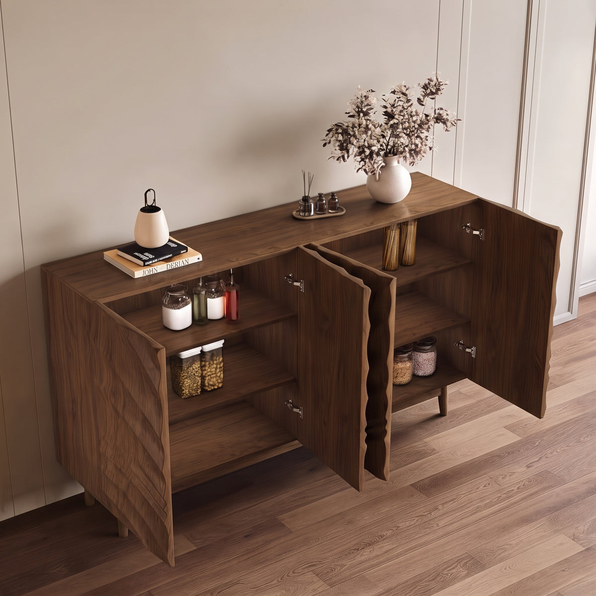 Buffet en noyer sculpté motif éventail 4 portes, 150 cm