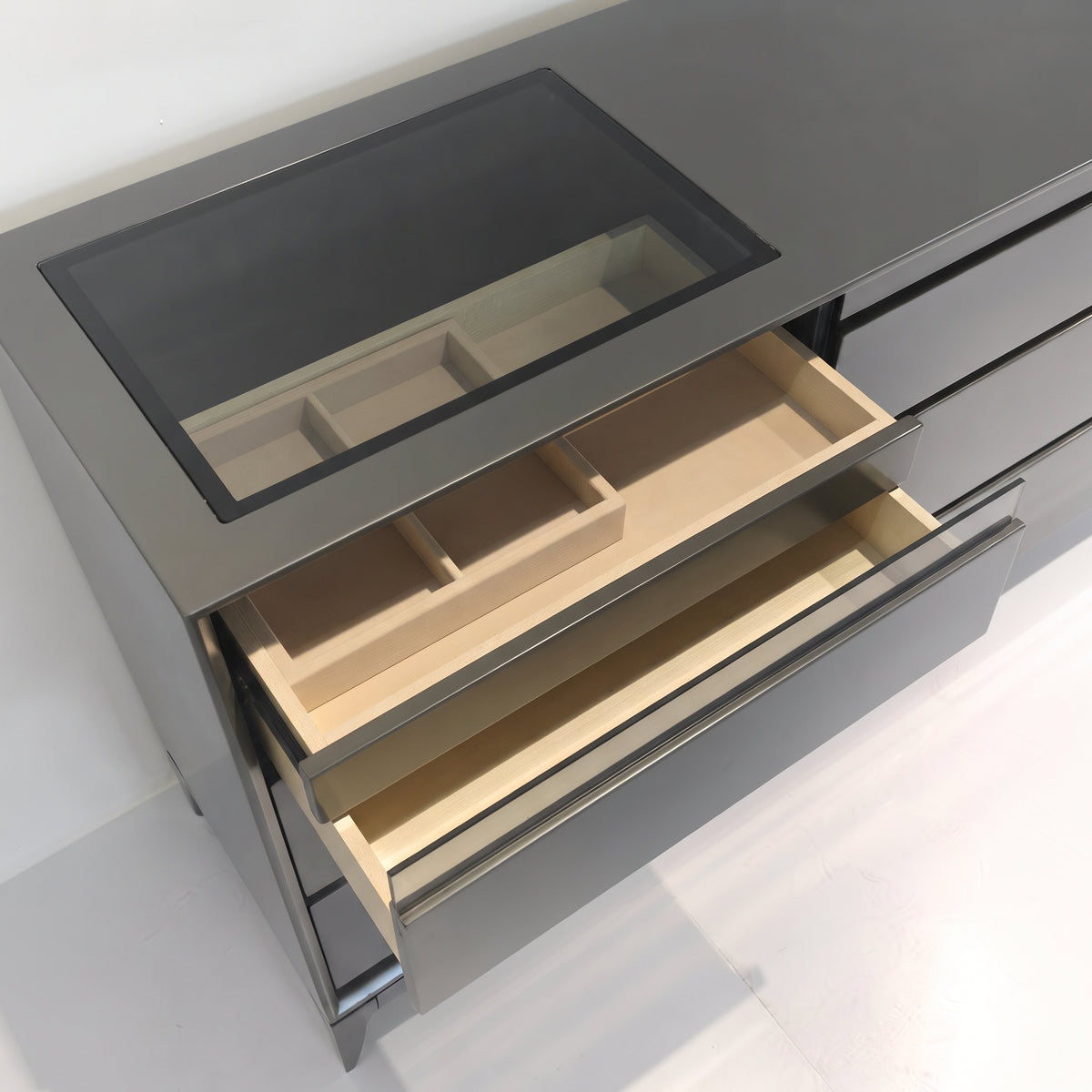 Buffet 9 tiroirs laqué anthracite mat, pieds métal noir, 160 cm